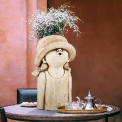 Design Toscano Kissy Face Hat Girl Planter Ht210014